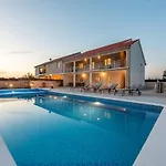 ヴィラ Milemare Zadarvillas Pristeg
