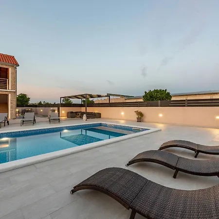 Milemare Zadarvillas * Pristeg